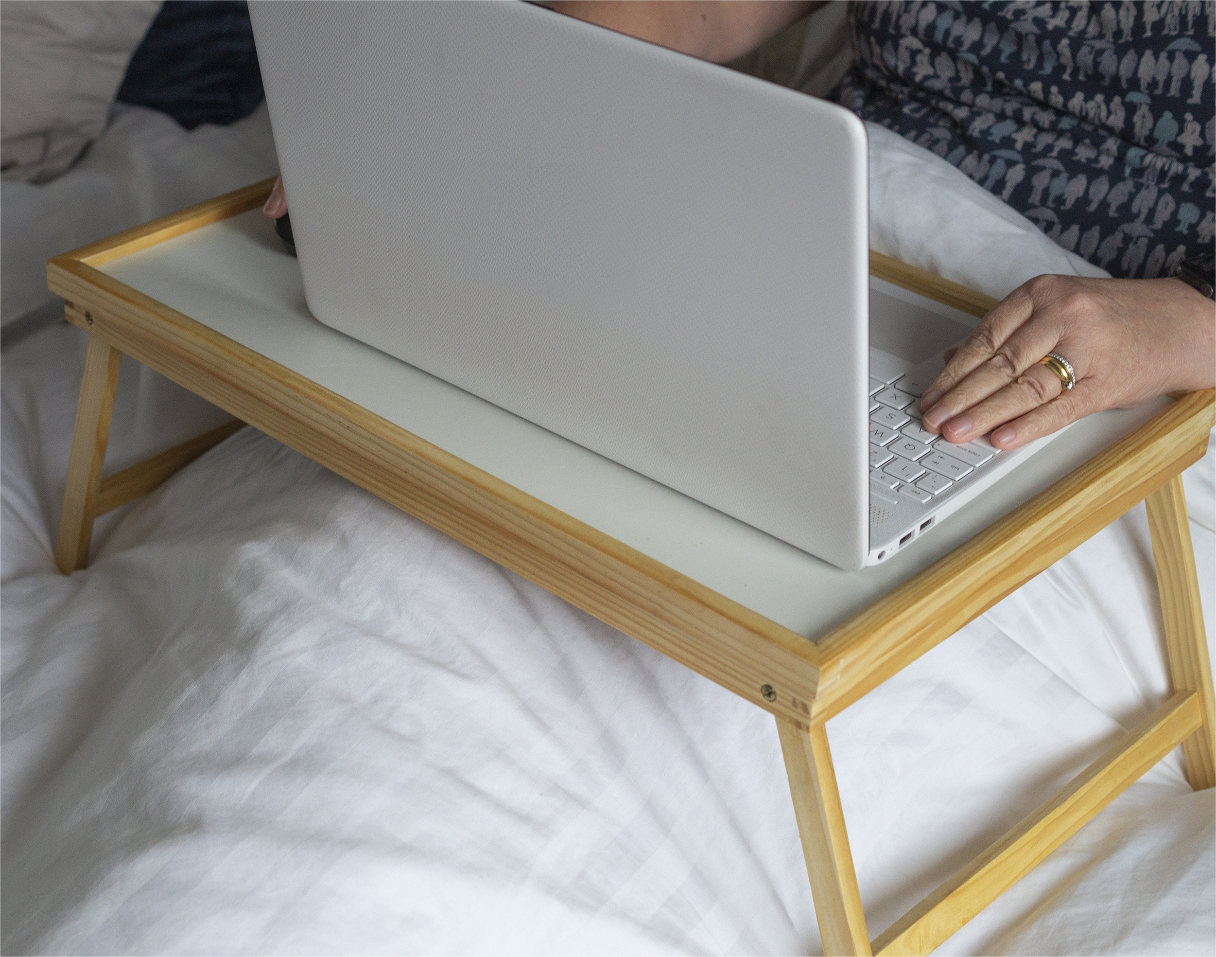 tafeltje op bed aidapt