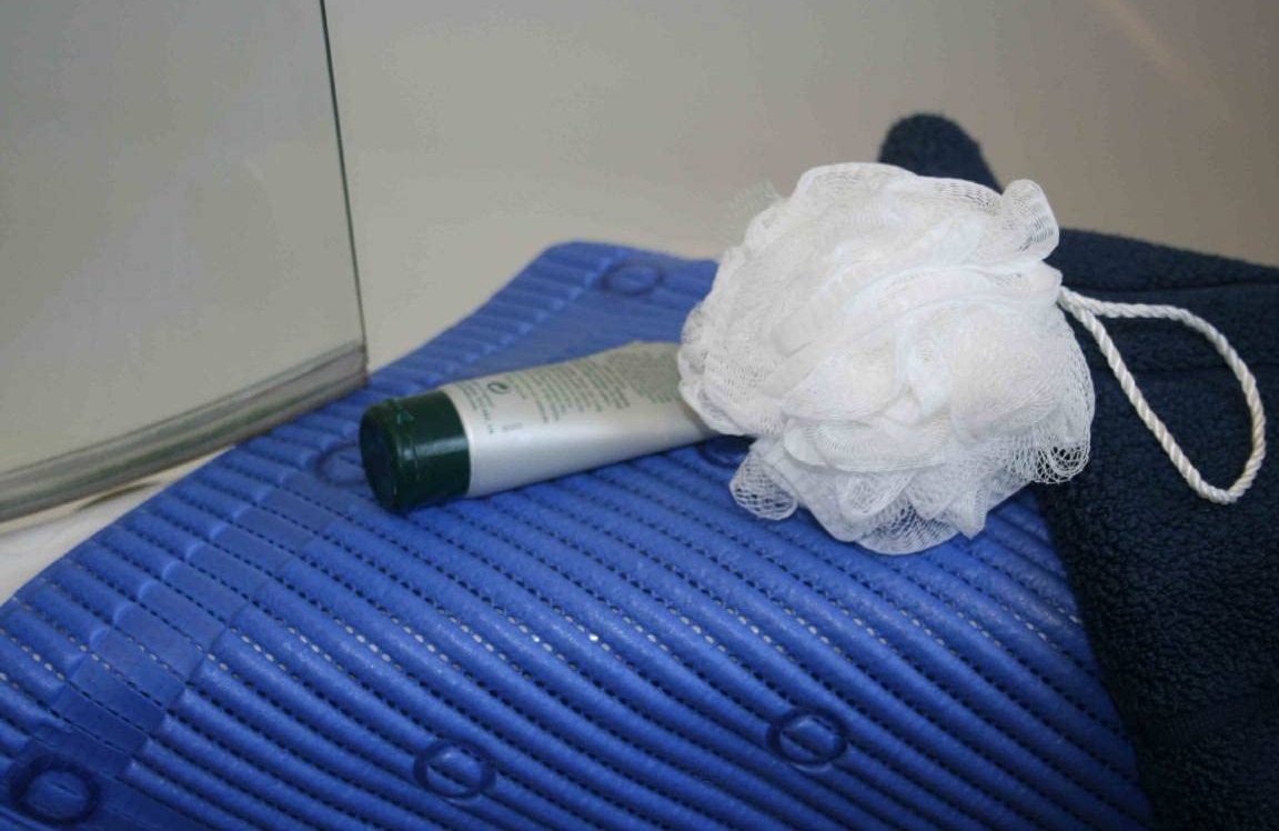 Antislip drainagevloermat, grote mesh holle rubberen tapijtmat, antischimmel, vloermat voor badkamer/keuken/zwembad, PVC douchemat met afvoer (grijs, 90 x 180 cm
